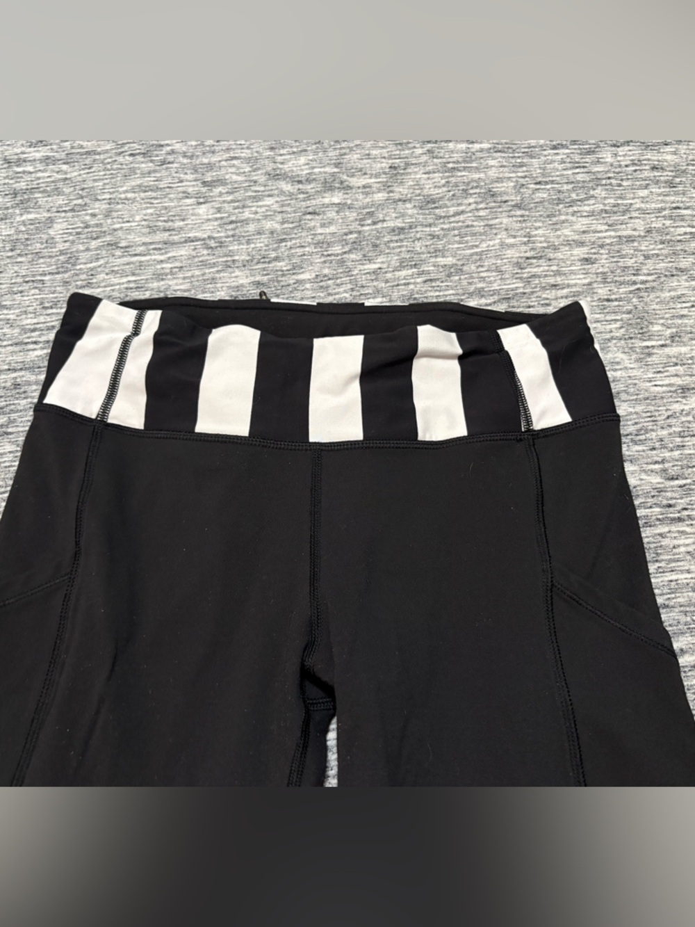 Lululemon Speed Tight Black with Ruffle Size 6 - Picture 3 of 8